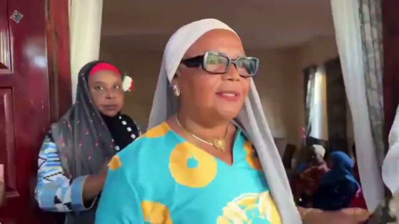 En direct Mr Ismaila Mahamoud Sont venues voir leur belle -fille au domicile de  Mm Chadia Ismael