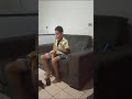 Anthony, Aluno Zebedeu, estudando o hino 638 da harpa cristã.