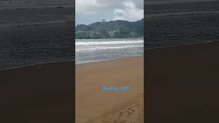 melihat indah nya ombak dari pesisir pantai