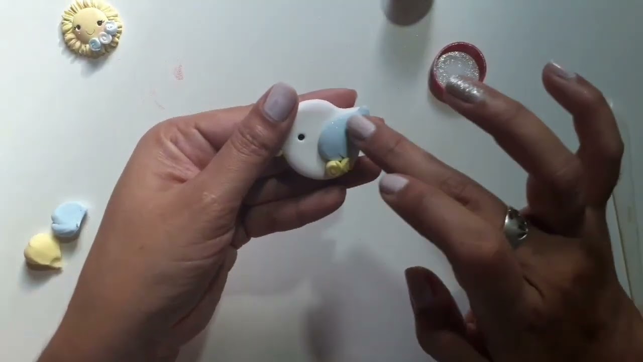 Escarapela en porcelana fría. Modelo n° 2 