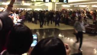 130411 CN Blue arrival at Changi Airport Terminal 2