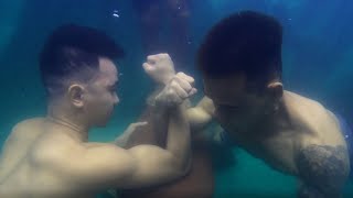 PHD | Đẩy Tạ Vật Tay Dưới Nước Và Cái Kết Bất Ngờ | Weightlifting, Underwater Arm Wrestling