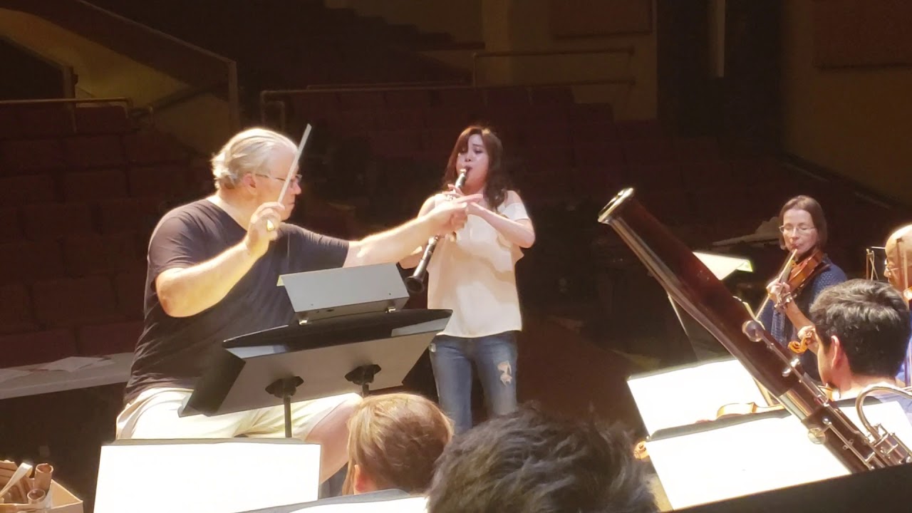 Yoonah Kim in rehearsal with Maui Chamber Orchestra