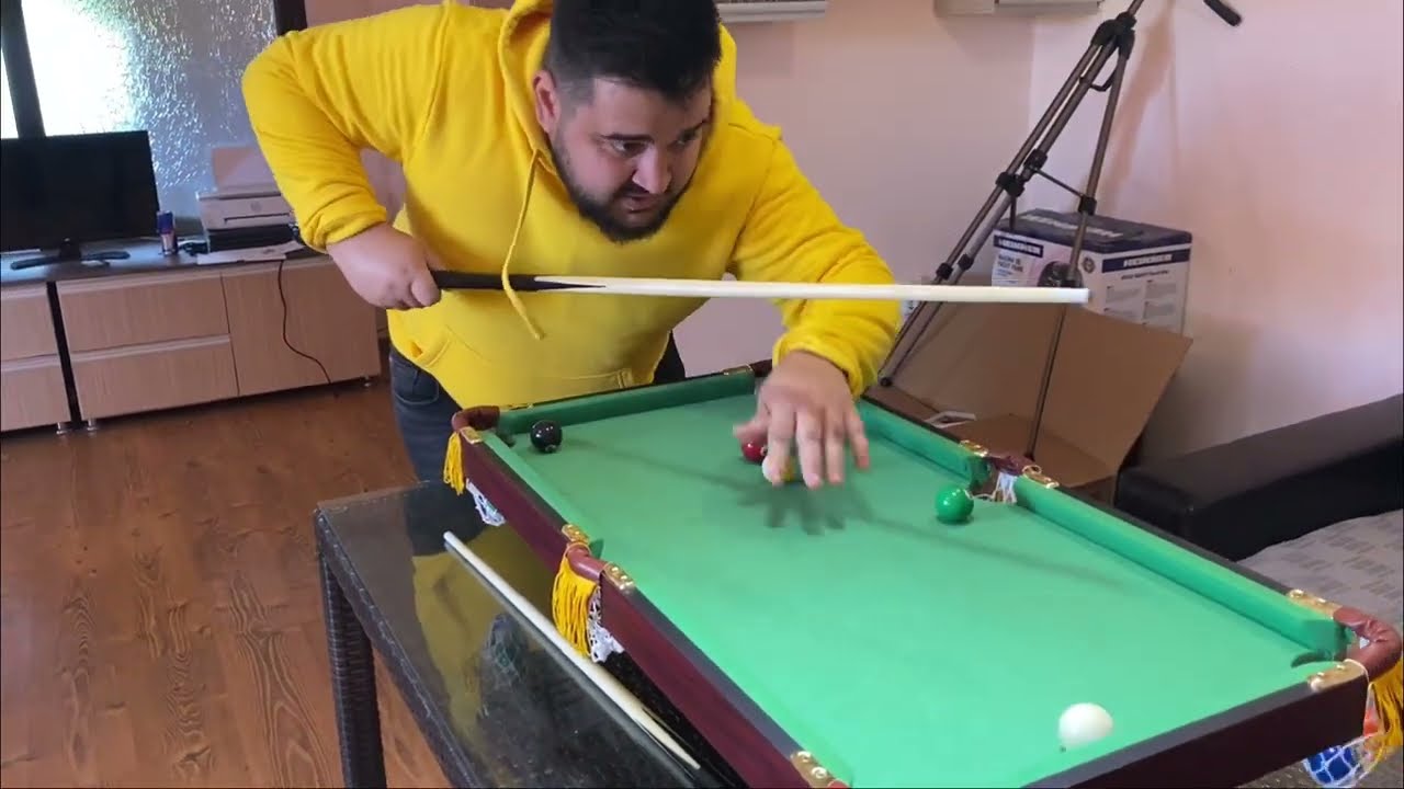 in VIATA REALA pe MASA MICA de BILIARD!