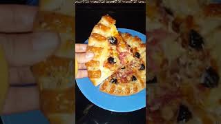 بيتزا | سهلة التحضير بحشوة بسيطة و لذيذة و الأطراف بالجبن / المقادير ? | Pizzas