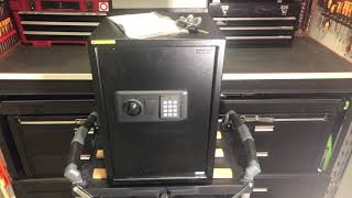 Unboxing - TACKLIFE 1.8 Cubic Feet Safe Digital Lock Box 50SA screenshot 4