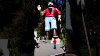 Talking to Paul Bunyan at trees of mysteries