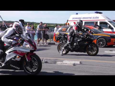 Yamaha R1 vs Yamaha R6 - motorbike drag race 🚦