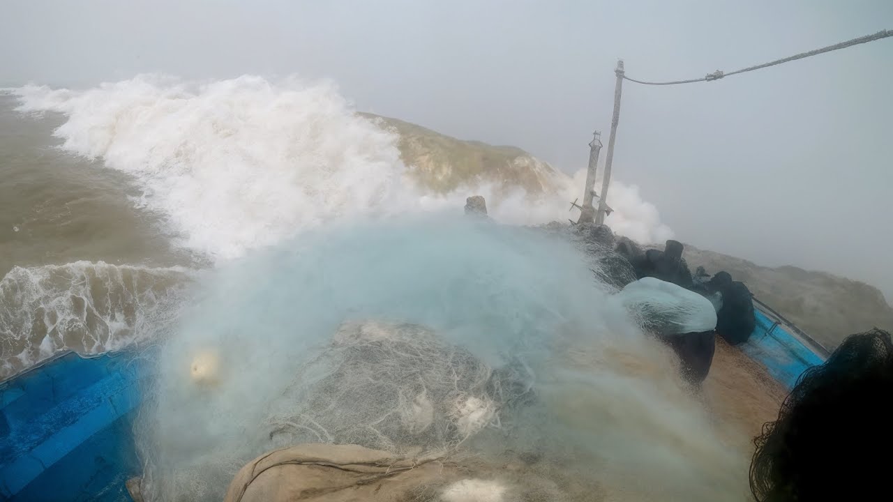 Huge Waves Crash with Full Force  Must Watch | Ibrahim Hyderi