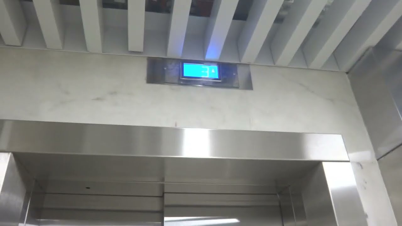Лифт на станции метро Текстильщики БКЛ в сторону часовой
