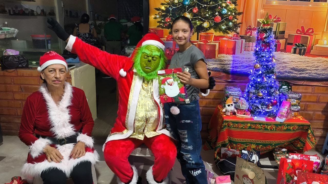 NAVIDAD GRINCH 2025 FAMILIA VILLARROEL