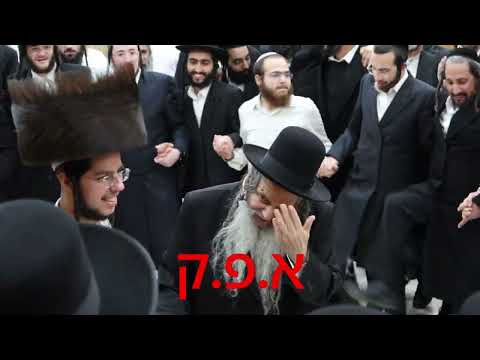 הרב שלום ארוש שליט"א  בחתונה אצל אחד מחסידו עם השיר עוד יותר טוב ועוד יותר טוב