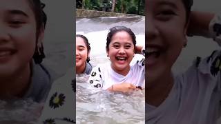 Mandi Di Sungai Bareng Gadis Desa Cantik