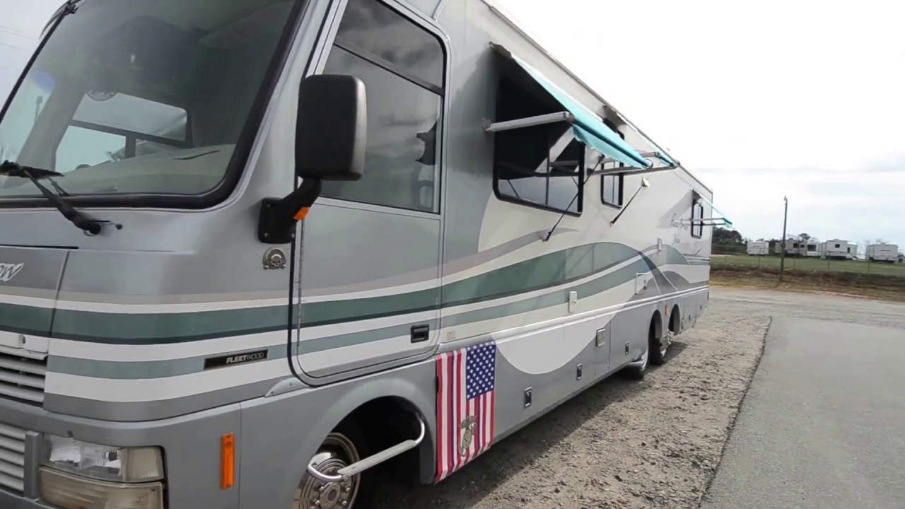 1998 Fleetwood Pace Arrow Vision 37A TagAxle A Class Gas RV from
