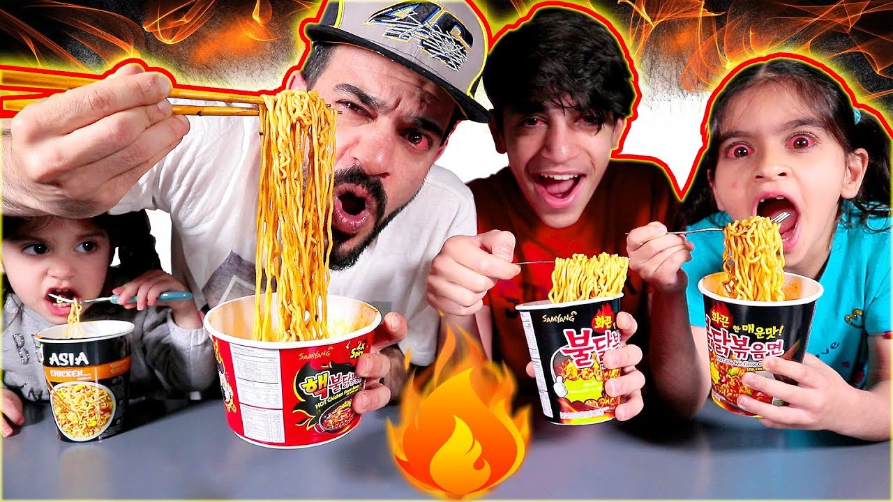 تحدي النودلز الكوري الحار ضد بابا امير بروز والخاسر يشرب بيض ني - Fire Noodle Challenge VS Our Dad