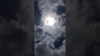 avião ✈️ #perfectday #céu #infinito #azul #nuvens #voando #decolando #sol