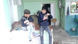 Hn Yaninda Ozunu Yaxsi Tanidan Oglan-D-D-D