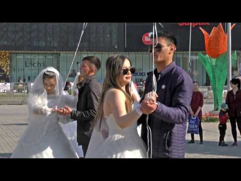 Необычный парад невест прошел в Шымкенте