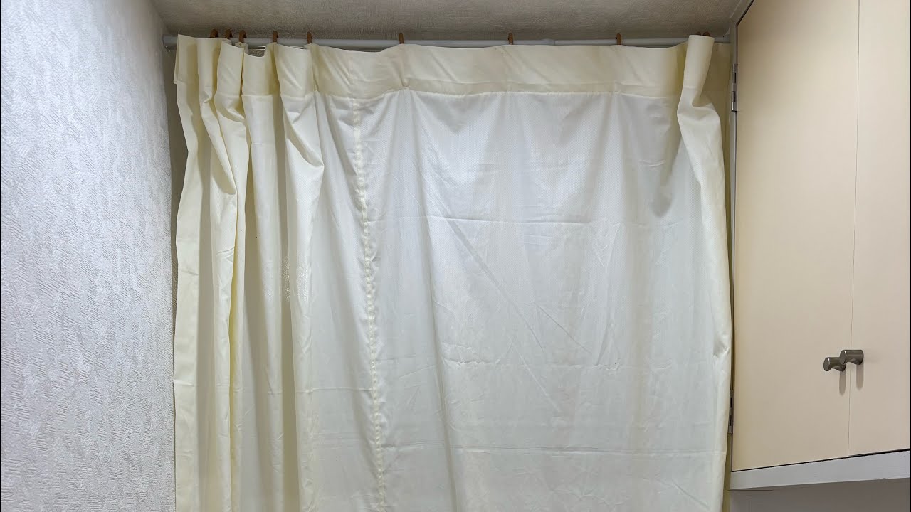 玄関に仕切り用のカーテンを作ります。ミシンを使います。