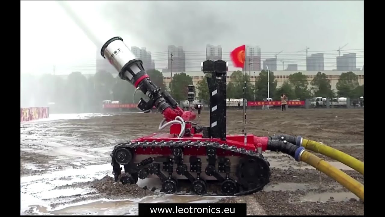 Fire robot effectively extinguishes fire