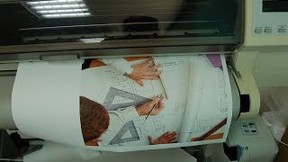 大判ロール紙の対応プリンタで看板を印刷する方法