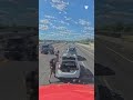 Conductor rompe a puñetazos ventanilla de auto durante incidente de ira al volante en Colorado