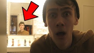 Download Lagu Dit Gebeurt Er Als Je Om 00:00 In De Spiegel Kijkt.. MP3