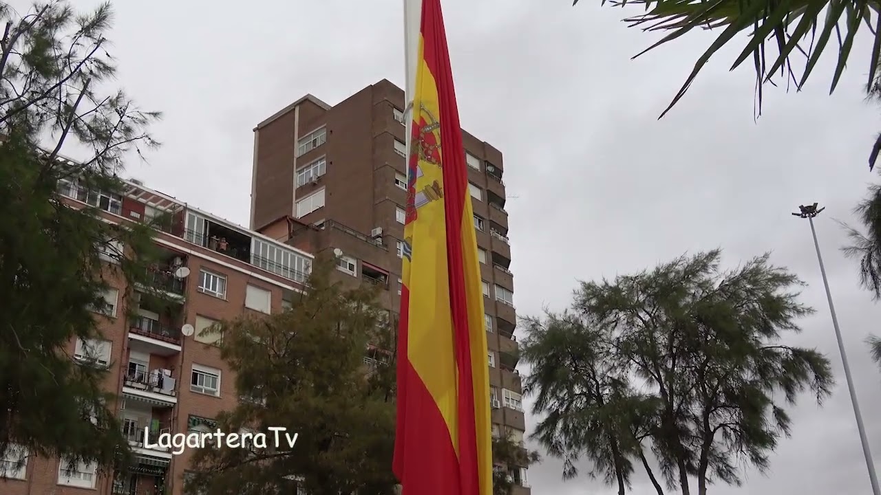 HOMENAJE a la BANDERA en TALAVERA momento de IZADO