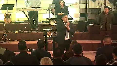 Pastor Donald Velasquez--El Poder de Dios abre pue...