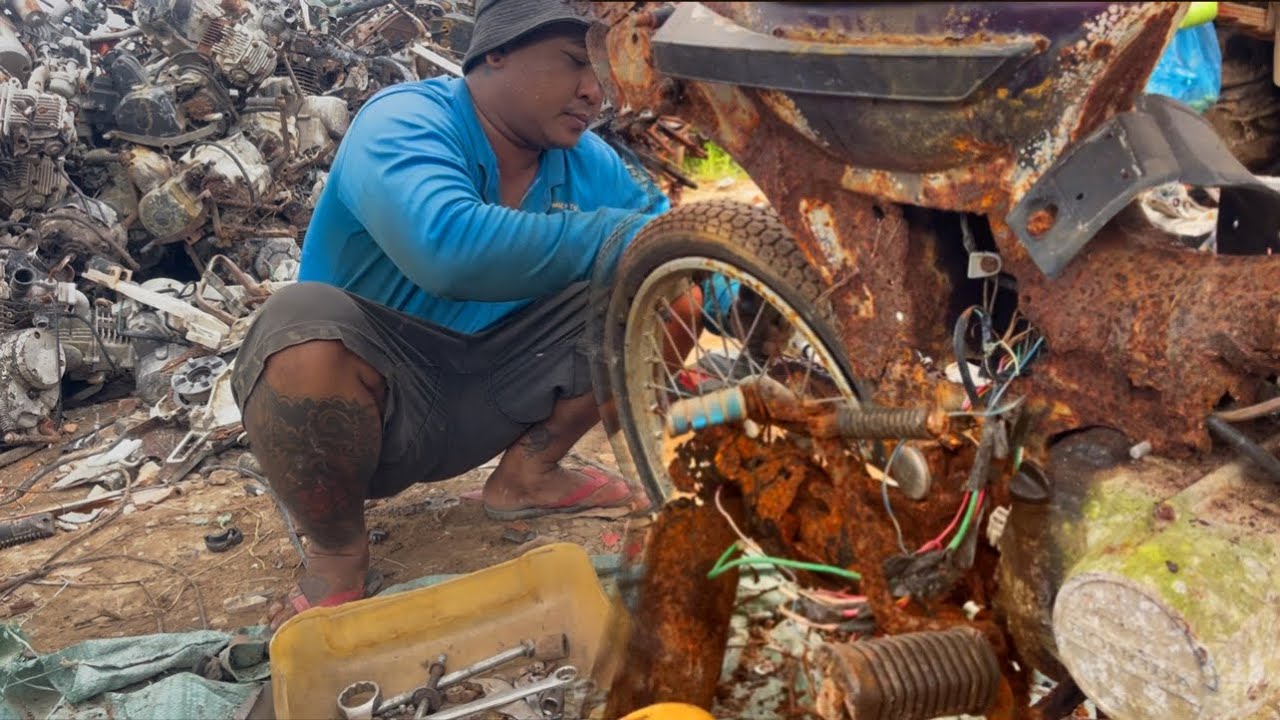 Cận Cảnh Hơn 1000 Xe Máy Đập Ra Từng Món Bán Phế Liệu Vì Quá Lâu Chưa Ai Mua