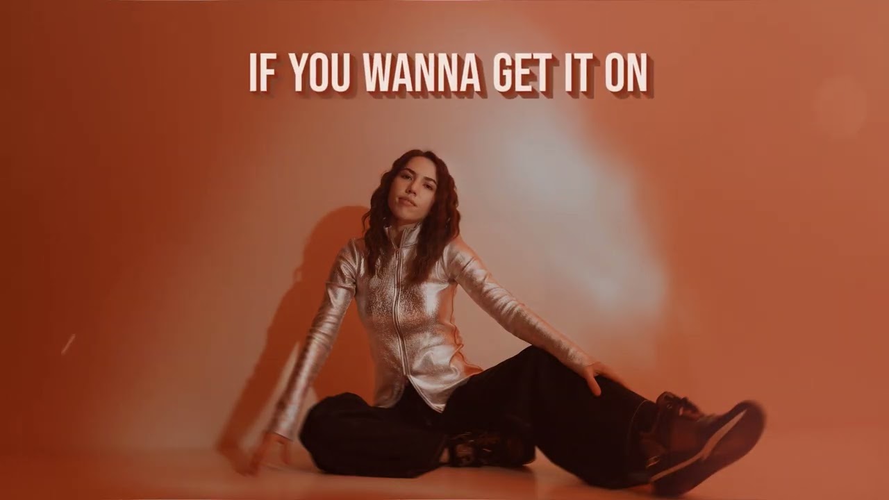 Sun - Sophia Fredskild (Lyric Video) auf YouTube ansehen Sun - Sophia Fredskild (Lyric Video) auf YouTube ansehen