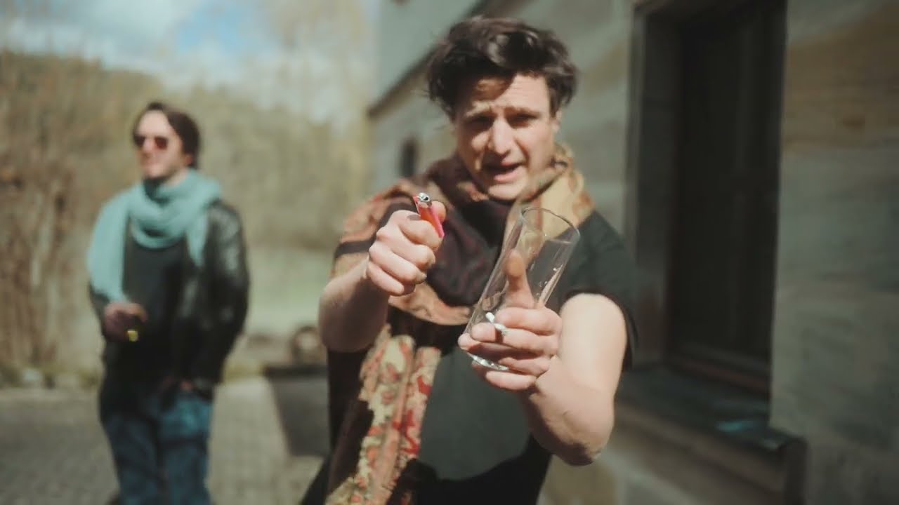 Dr. Umwuchts Tanzpalast - Laufen Lernen