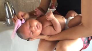 Noah Yehudai bath time