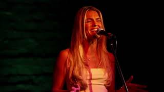 Louisa Johnson - 'Who You Are' Live At Piano Smithfield