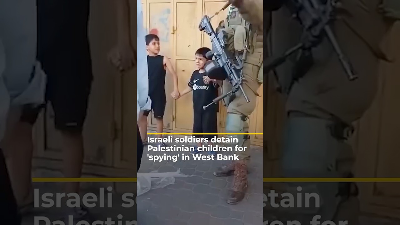 جنود إسرائيليون يعتقلون أطفالاً فلسطينيين بتهمة "التجسس" في الضفة الغربية