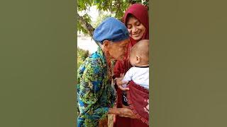 Video lucu nenek tua sedng mnenang kan..  Ank mnangis jdi trtawa stlah 12 mnit nnk tua mncul