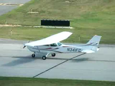 Taxiing cessna 172 N - YouTube