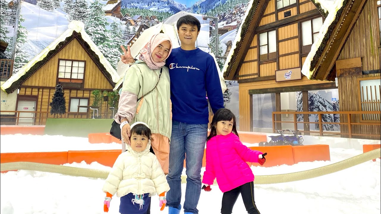 Mia Callysta Main Salju di Trans Snow World (2023)