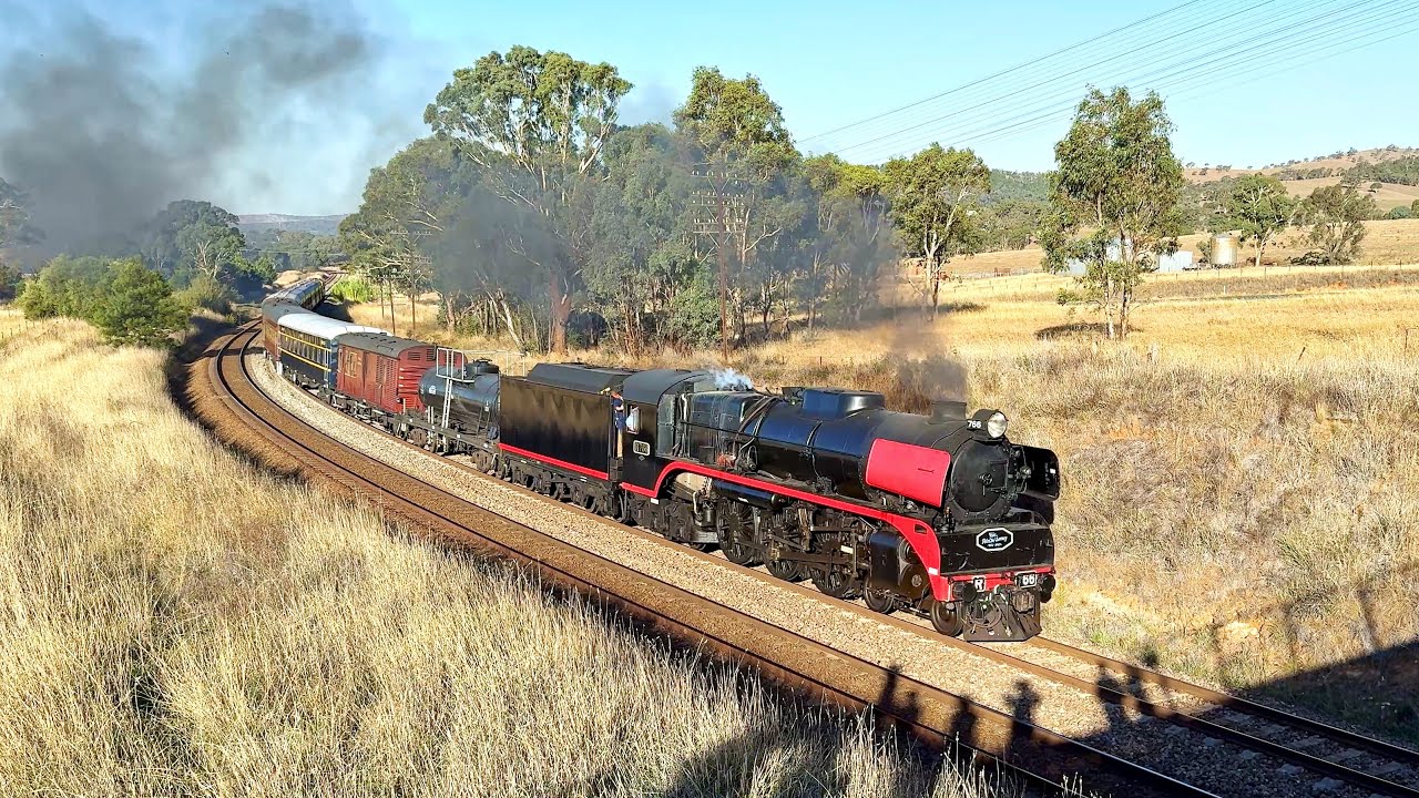 Vr R761 VR R766 Climbs Out Of Cootamundra Whilst NSWDR 42101 Pushes - Picnic ...