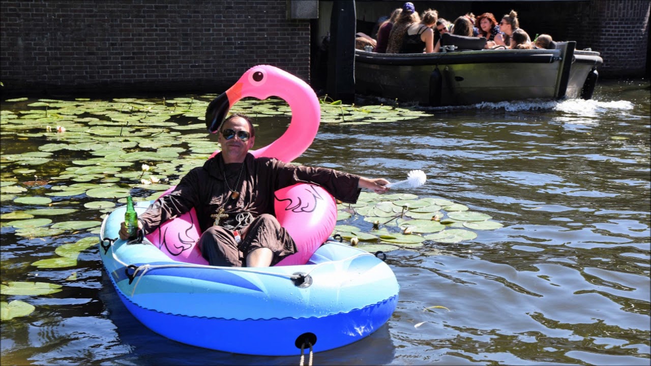 Trouw niet voor je 40 bent, vrijgezellenfeest Nikos. www.leidseglibber.nl YouTube Trouw niet voor je 40 bent, vrijgezellenfeest Nikos. www.leidseglibber.nl YouTube