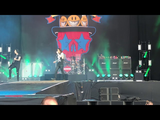 Slash & Miles Kennedy - Anastasia Live at Download Fest 2019 class=