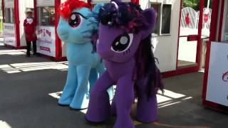 Twilight And Rainbow Dash Twisty Turny Excited