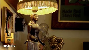 American Pickers: EXTRAORDINARY BARBERSHOP ITEMS - "The Place Is Like a Museum" (Season 21)