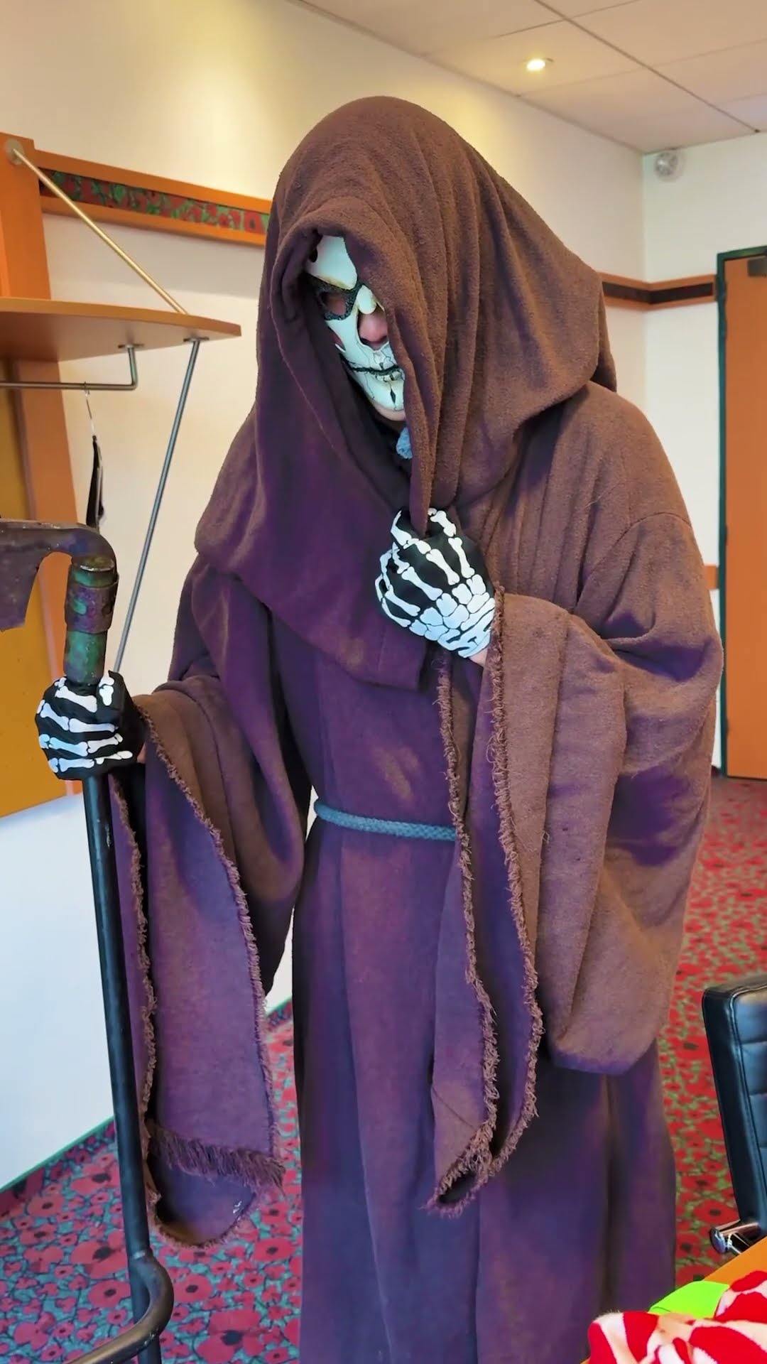 Pranking Hotel Guests And Workers With ALL (3/3)
