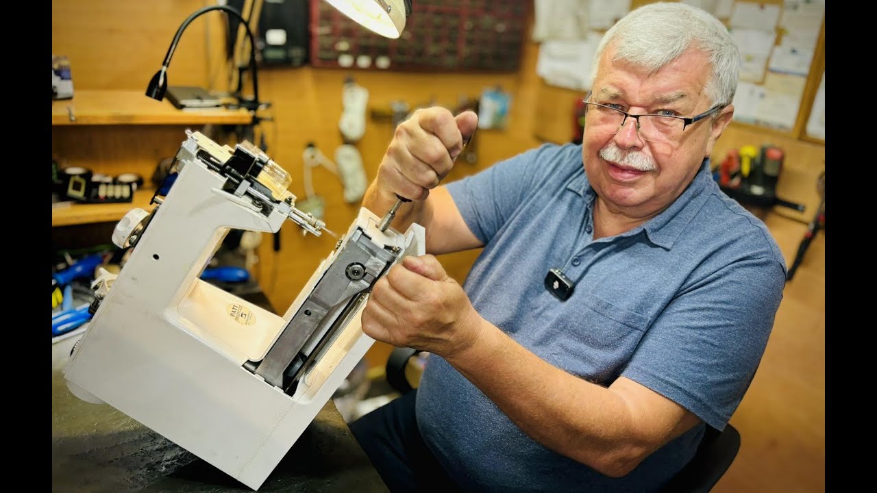 Człowiek, który od 40 lat naprawia maszyny do szycia