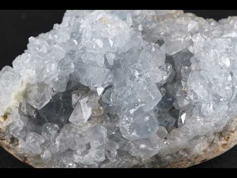 セレスタイト(天青石)クラスター 348g / Celestite - YouTube