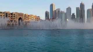 Dubai Mall Gündüz su gösterisi Fountain Show at Dubai daytime