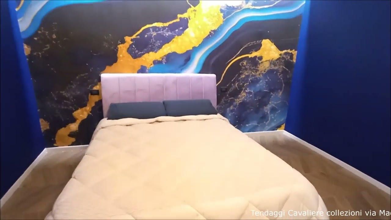 Tenda in georgette rosa e calata in velluto blu notte tutto in effetto onda