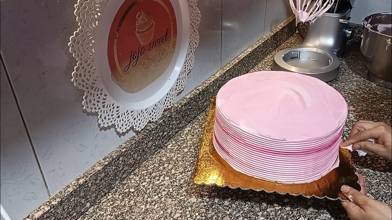 تورته لبنوته بالشوجر شيت 🎂🦋 رقيقه جداا اللهم بارك 😍بهرتهم بيها 💪