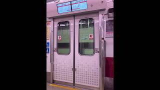 Osaka Metro御堂筋線30000系愛車31617編成のドア閉シーン